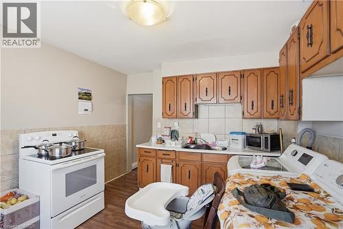 211 West Avenue N, Hamilton, ON - Indoor Photo Showing Kitchen