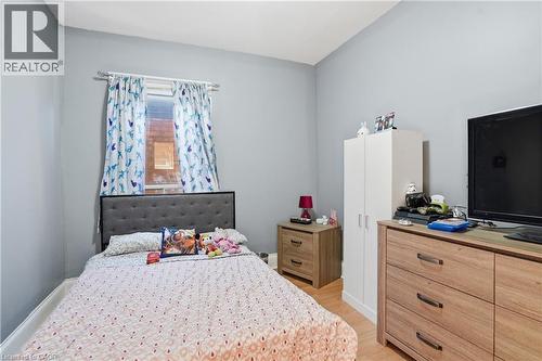 211 West Avenue N, Hamilton, ON - Indoor Photo Showing Bedroom