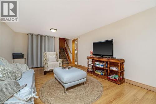224 White Pines Drive, Burlington, ON - Indoor Photo Showing Living Room
