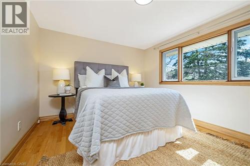 224 White Pines Drive, Burlington, ON - Indoor Photo Showing Bedroom