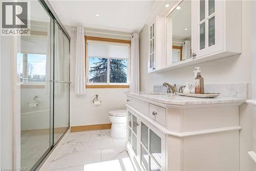 224 White Pines Drive, Burlington, ON - Indoor Photo Showing Bathroom