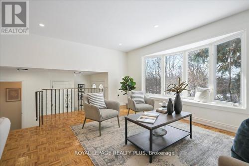 3655 Burnbrae Drive, Mississauga, ON - Indoor Photo Showing Living Room