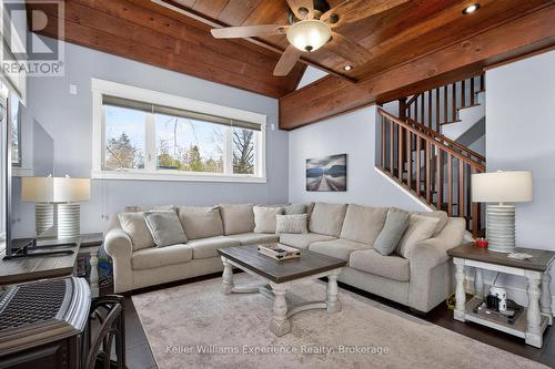 1749 Champlain Road, Tiny, ON - Indoor Photo Showing Living Room