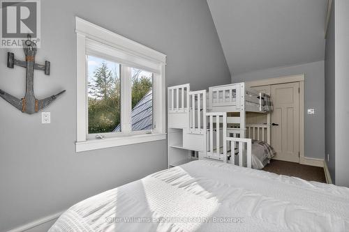 1749 Champlain Road, Tiny, ON - Indoor Photo Showing Bedroom