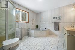 6-pc Bath-Primary ensuite - 