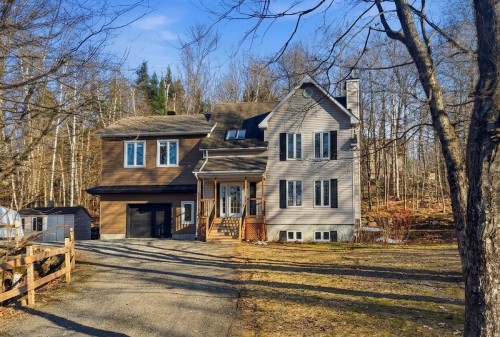 1591 Rue Charlebois  Prévost, QC J0R 1T0