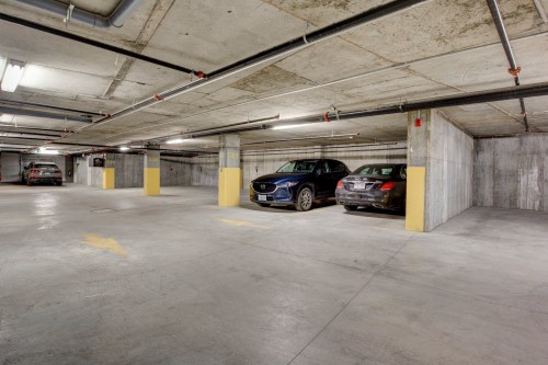 Garage - 801-1552 Rue Des Bassins, Montréal (Le Sud-Ouest), QC - Indoor Photo Showing Garage