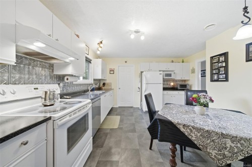 6728 Eakin Dr, Sooke, BC 