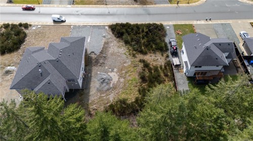 145 Edgewood Dr, Lake Cowichan, BC 