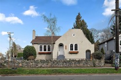 1095 Moss St Victoria, BC V8V 4P4