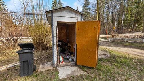 3525 Mathews Road, Kelowna, BC - Outdoor