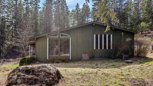 3525 Mathews Road, Kelowna, BC - Outdoor