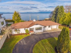 441 Memorial Ave Qualicum Beach, BC V9K 1G8
