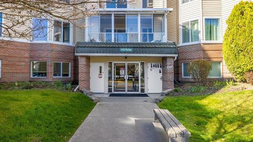 220-3163 Richter Street  Kelowna, BC V1W 3R4