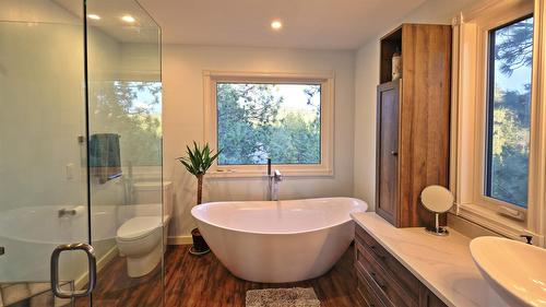 5312 Kennedy Road, Cranbrook, BC - Indoor Photo Showing Bathroom