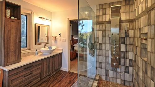 5312 Kennedy Road, Cranbrook, BC - Indoor Photo Showing Bathroom
