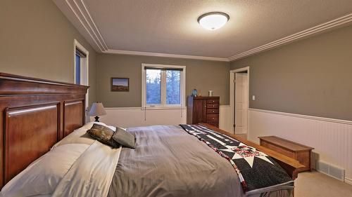 5312 Kennedy Road, Cranbrook, BC - Indoor Photo Showing Bedroom