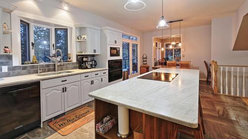 5312 Kennedy Road, Cranbrook, BC - Indoor Photo Showing Kitchen