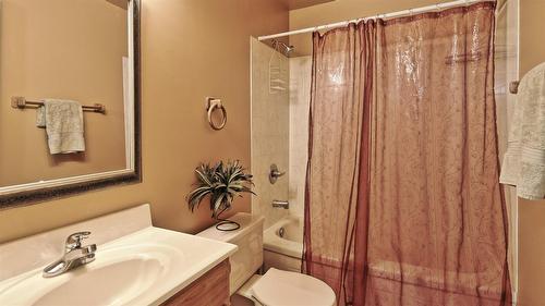 5312 Kennedy Road, Cranbrook, BC - Indoor Photo Showing Bathroom
