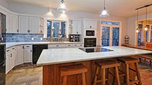 5312 Kennedy Road, Cranbrook, BC - Indoor Photo Showing Kitchen