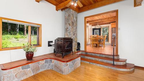 2093 Corn Creek Road, Creston, BC - Indoor