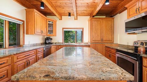 2093 Corn Creek Road, Creston, BC - Indoor Photo Showing Kitchen