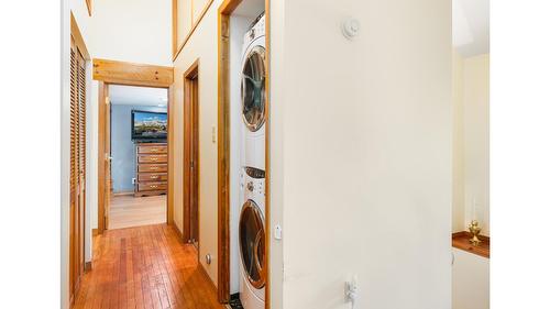 2093 Corn Creek Road, Creston, BC - Indoor Photo Showing Laundry Room