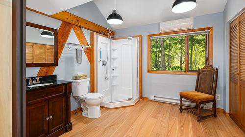 2093 Corn Creek Road, Creston, BC - Indoor