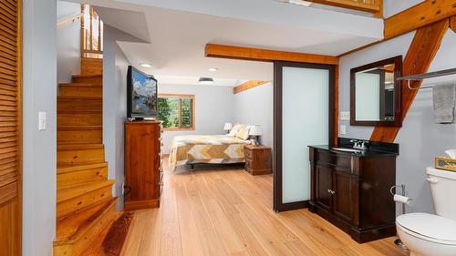 2093 Corn Creek Road, Creston, BC - Indoor