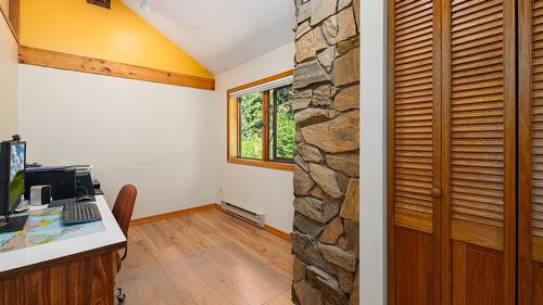 2093 Corn Creek Road, Creston, BC - Indoor