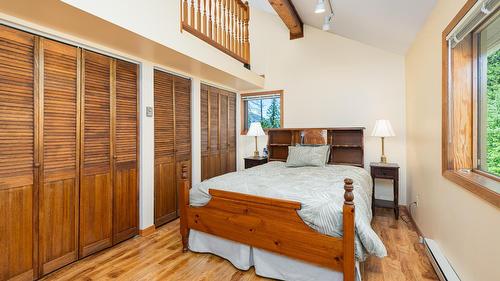 2093 Corn Creek Road, Creston, BC - Indoor Photo Showing Bedroom