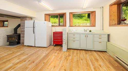 2093 Corn Creek Road, Creston, BC - Indoor With Fireplace