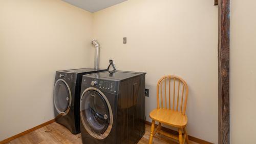 2093 Corn Creek Road, Creston, BC - Indoor Photo Showing Laundry Room