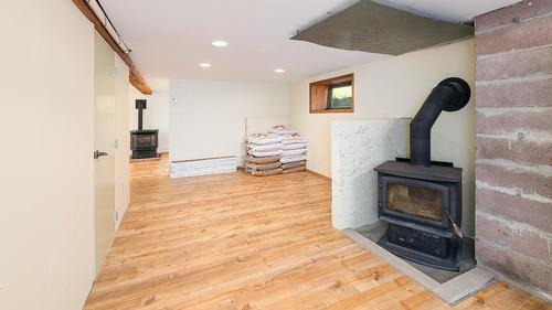 2093 Corn Creek Road, Creston, BC - Indoor With Fireplace