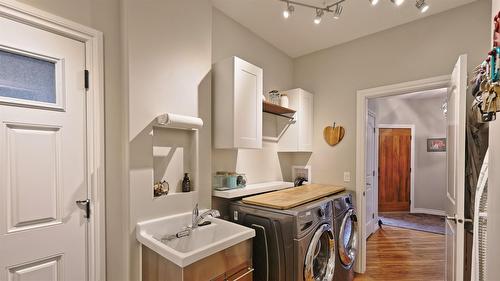181 The Whins, Cranbrook, BC - Indoor Photo Showing Laundry Room