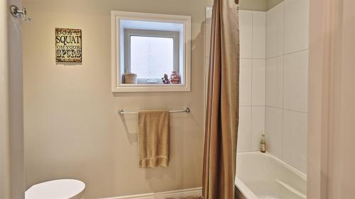 181 The Whins, Cranbrook, BC - Indoor Photo Showing Bathroom
