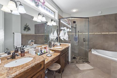 18-420 20Th Avenue, Creston, BC - Indoor Photo Showing Bathroom