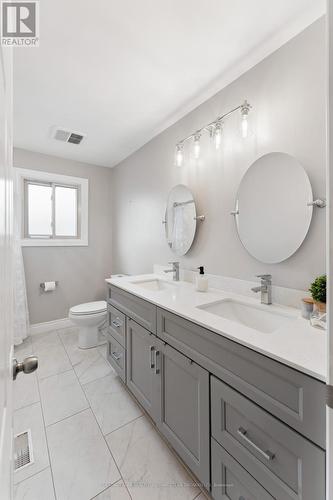 137 Donald Street, Kitchener, ON - Indoor Photo Showing Bathroom