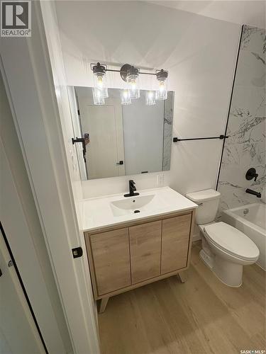 35 42 Spence Street, Regina, SK - Indoor Photo Showing Bathroom