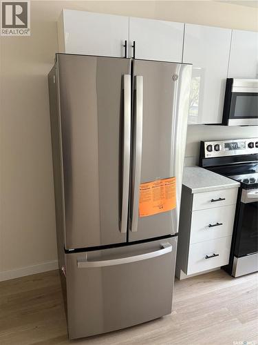 35 42 Spence Street, Regina, SK - Indoor Photo Showing Kitchen With Stainless Steel Kitchen