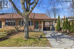 577 TUSCARORA DRIVE Hamilton, ON L9G 3N9