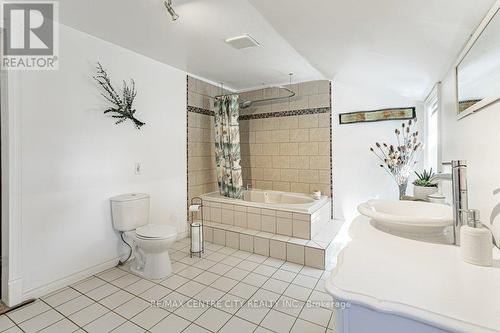 971 Elias Street, London East (East G), ON - Indoor Photo Showing Bathroom