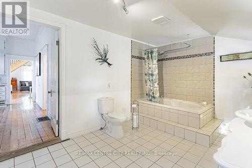 971 Elias Street, London East (East G), ON - Indoor Photo Showing Bathroom