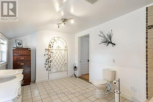 971 Elias Street, London East (East G), ON - Indoor Photo Showing Bathroom