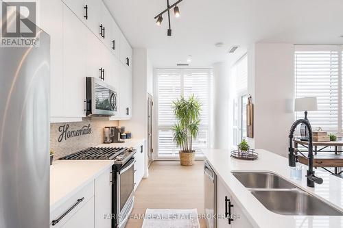 Gph5 - 111 Worsley Street, Barrie, ON - Indoor Photo Showing Kitchen With Double Sink With Upgraded Kitchen