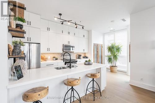 Gph5 - 111 Worsley Street, Barrie, ON - Indoor Photo Showing Kitchen With Upgraded Kitchen