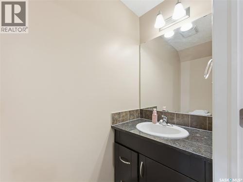 209 3818 Dewdney Avenue E, Regina, SK - Indoor Photo Showing Bathroom