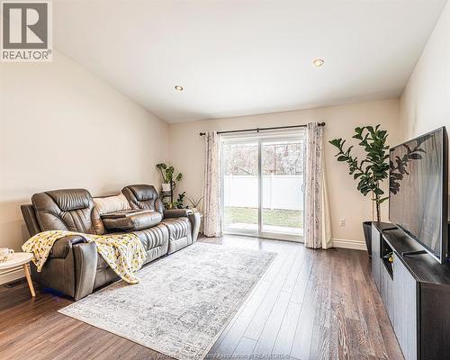 2554 Olive, Windsor, ON - Indoor Photo Showing Living Room