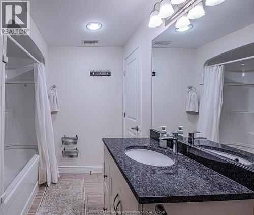 2554 Olive, Windsor, ON - Indoor Photo Showing Bathroom