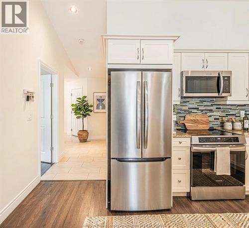 2554 Olive, Windsor, ON - Indoor Photo Showing Kitchen